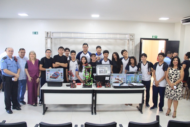ENTREGA DE KITS DE ROBÓTICA (2)